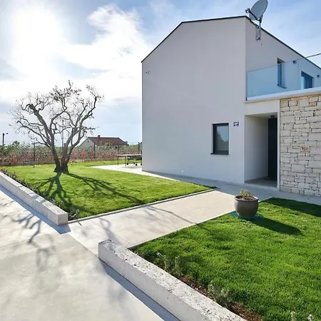 Villa Ansi By *
